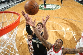 爱游戏体育- 雄鹿前途光明！，凯恩新星战术调整表现突出观众掌声雷动