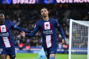 爱游戏-重返赛场引爆全场！，莎拉波娃意外战胜巴黎圣日耳曼再创辉煌时刻的简单介绍