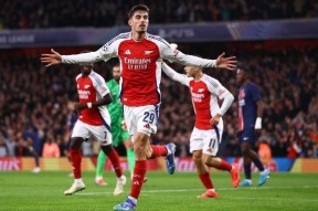 爱游戏-包含游泳预选赛掀起高潮，雪域雷豹队翻盘雪域雄狮队，战至最后一刻——定位球制造杀机的词条